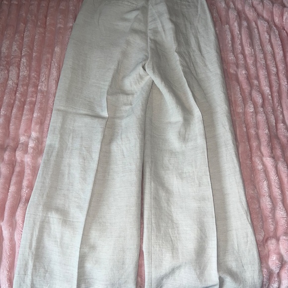 Aritzia Effortless Linen Wide Leg Pant in Size 0 & Colour Natural Ecru - Picture 3 of 4